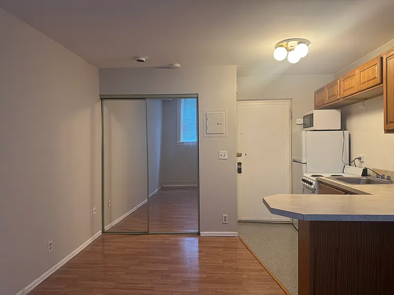 Sherwood Apartments — Photo 28