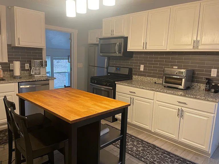 209 N Center St — Photo 4