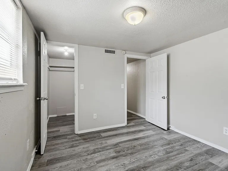 S Maple St Apartments — Photo 17