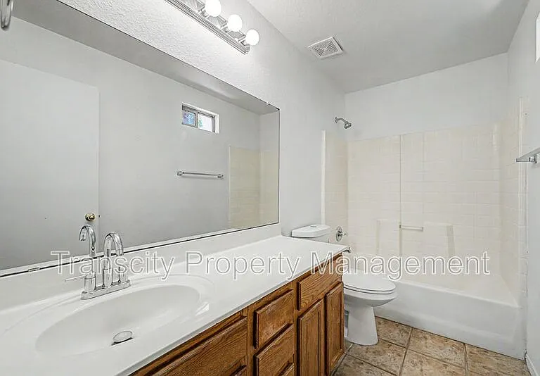 932 W 19th Ave — Photo 15