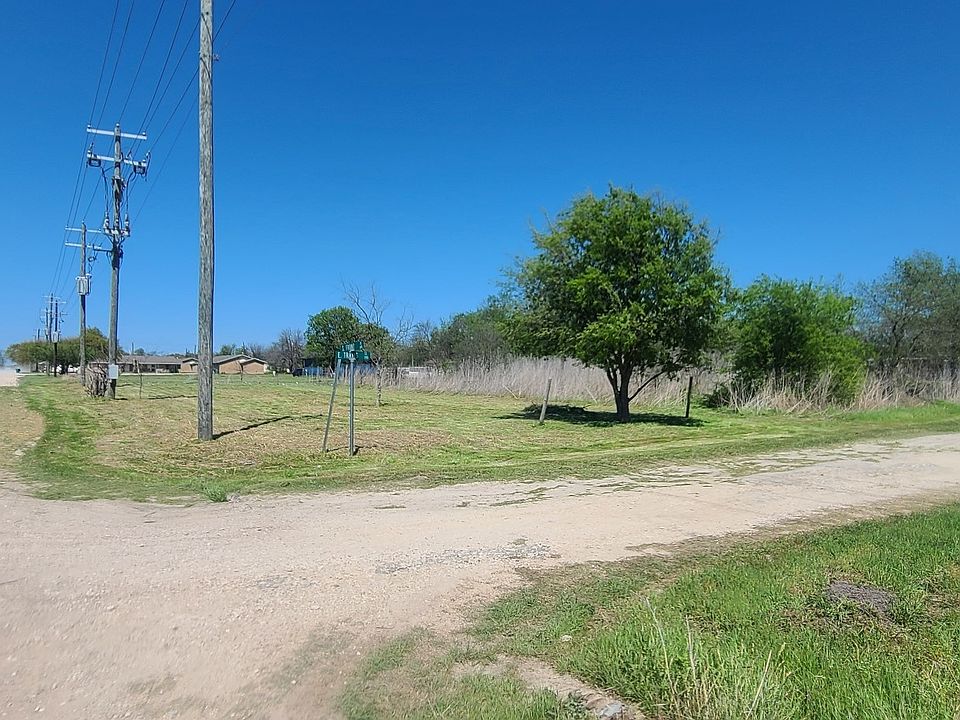 2nd image of E Travis Ave