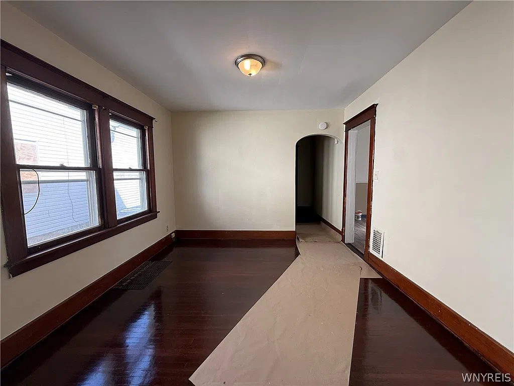 2 bed, 1.0 bath, 1842 sqft, $1,225 — Photo 4