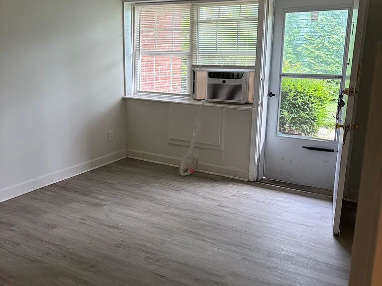 125 S Ewing Ave #8 — Photo 10