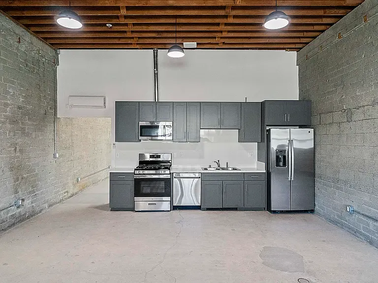 1901 S Pacific Ave — Photo 4