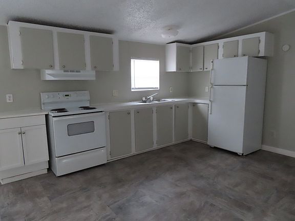 4th image of 3535 Roberts Ave #33