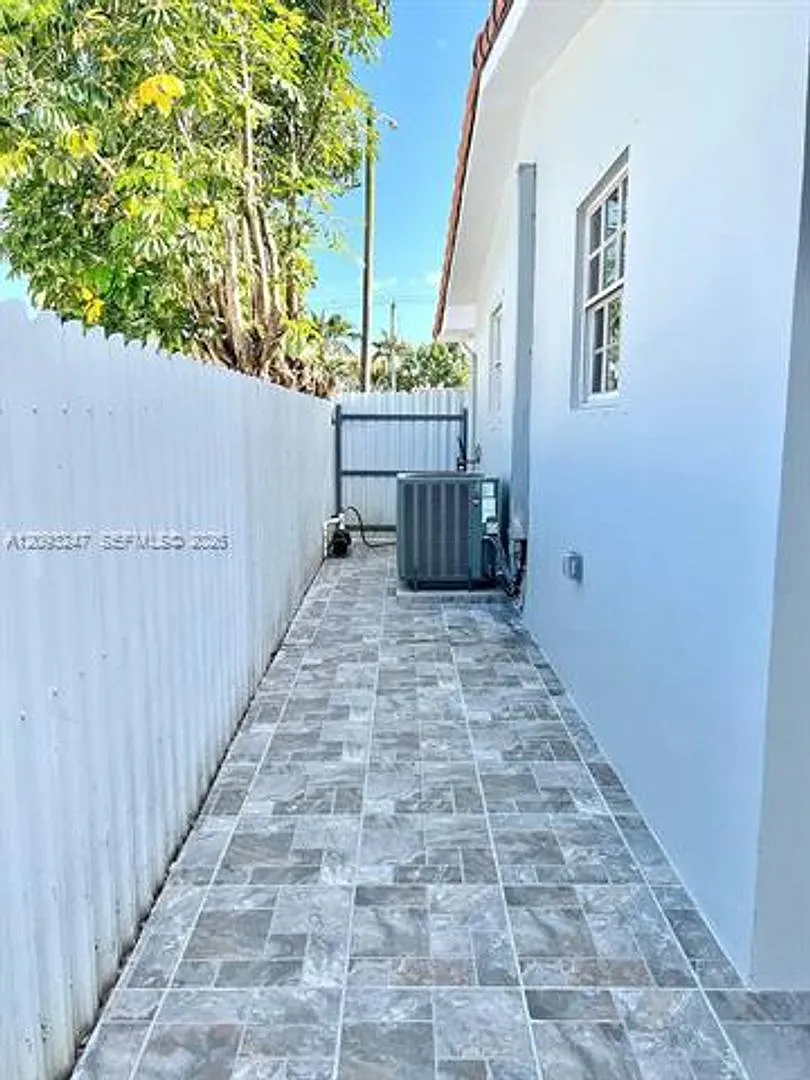 1175 W 33rd Pl # 1175, Hialeah, FL 33012 — Photo 4