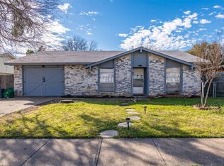 629 Country Ln, Grand Prairie, TX 75052