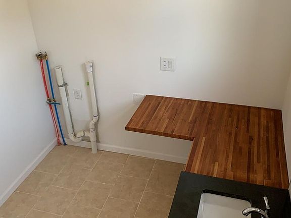 4th image of 2501 N Washington Ave #1