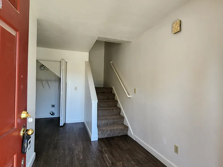 1115 N Lincoln St #B — Photo 2