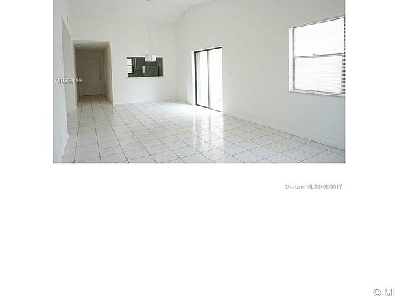 4th image of 6729 N Parkway Dr