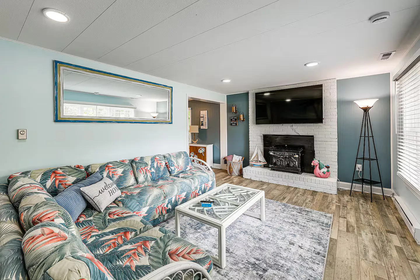 3 bed, 1.5 bath, 1104 sqft, $2,500 — Photo 2