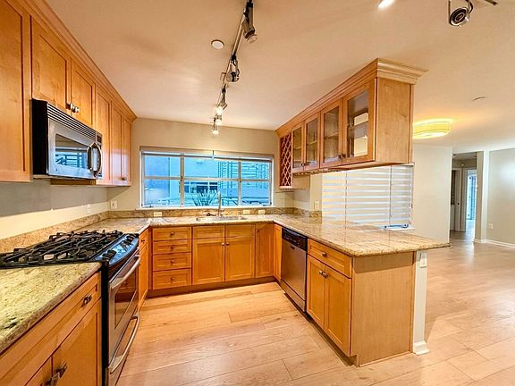 2nd image of 1540 Lombard St Unit A