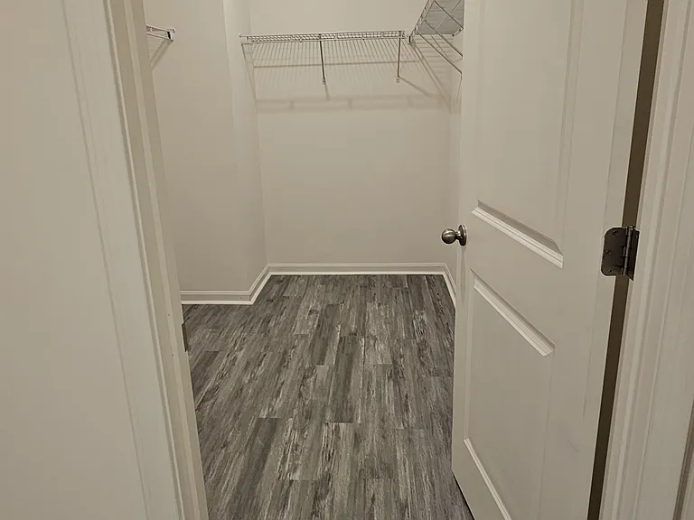 Master Bedroom Walkin Closet