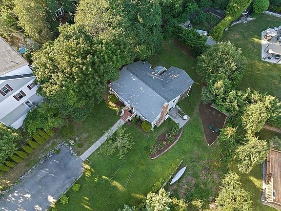 2nd image of 36 Barnstable Rd