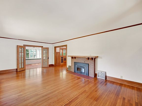 4th image of 1134 38th St