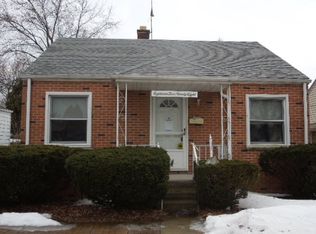 18598 Woodland St, Harper Woods, MI 48225