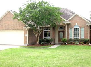 108 Hamilton Ct, Clute, TX 77531