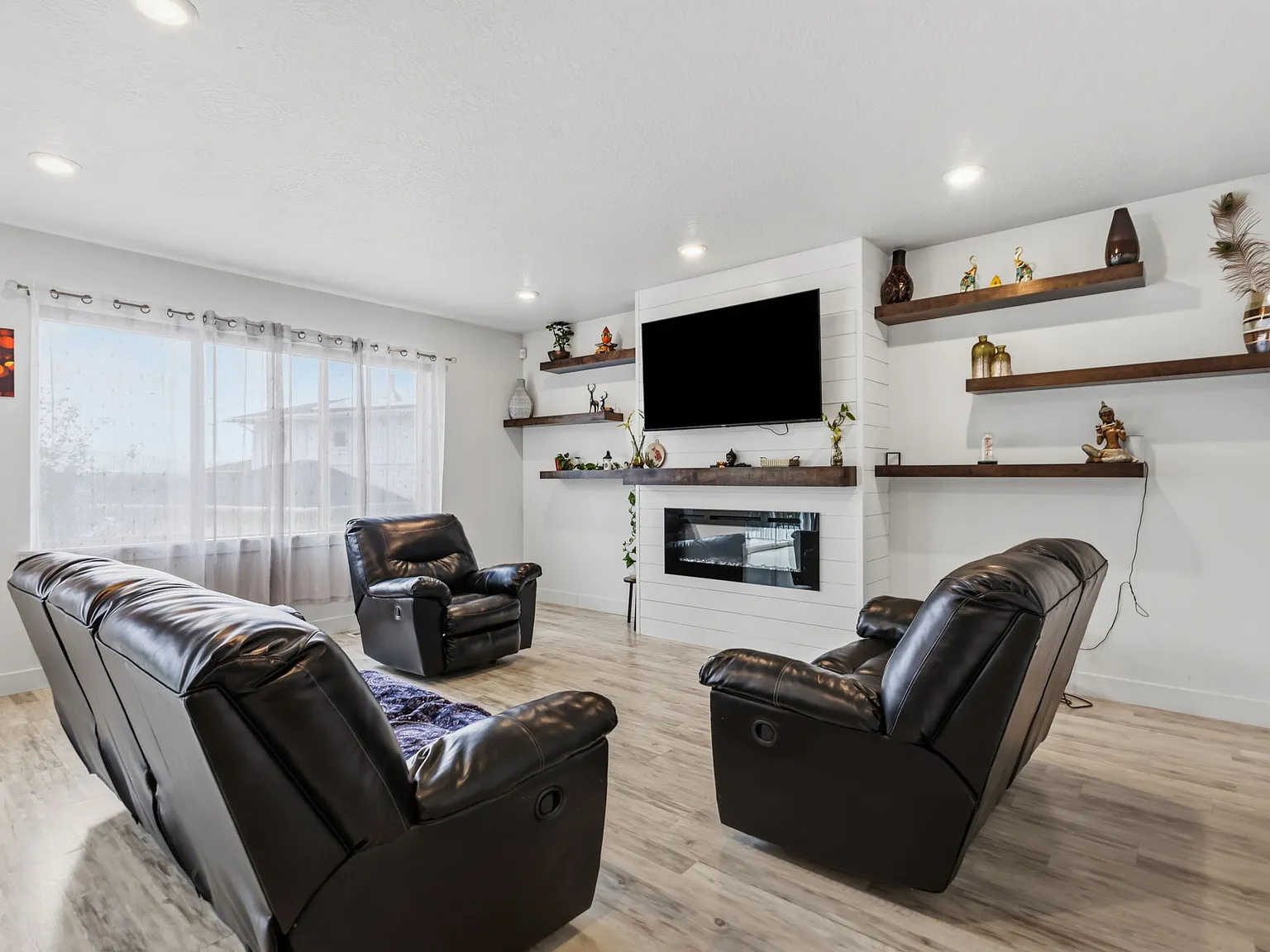 5 bed, 3.5 bath, 3466 sqft, $3,350 — Photo 4