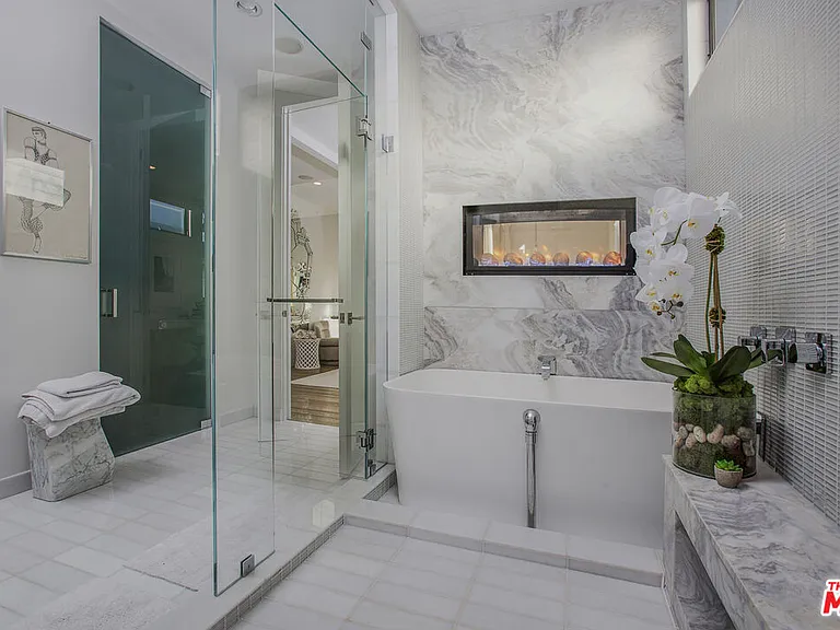 2105 E Balboa Blvd — Photo 35