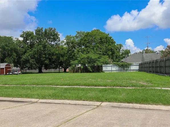 2020 Livaccari Dr, Violet, LA 70092