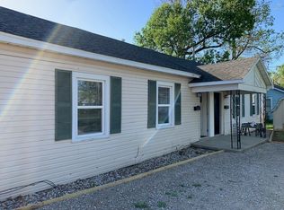 611 N 1st St, Boonville, IN 47601