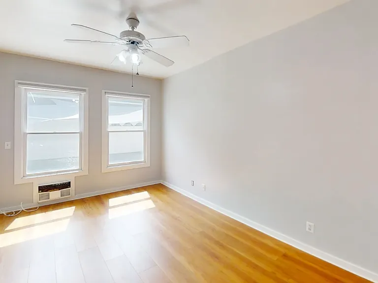 325 N Harwood St — Photo 8