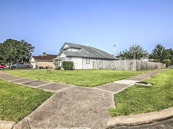 3rd image of 10955 Pigeonwood Dr