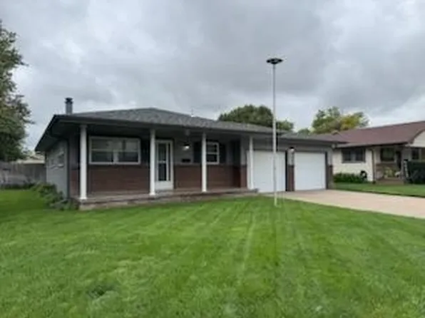 1320 Van Fleet Ln, Great Bend, KS 67530