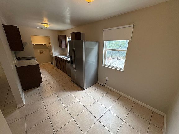 2nd image of 1410 Carolyn Ln