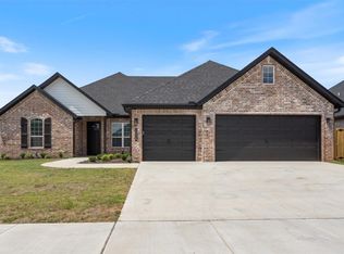1330 Paragon Dr, Centerton, AR 72719