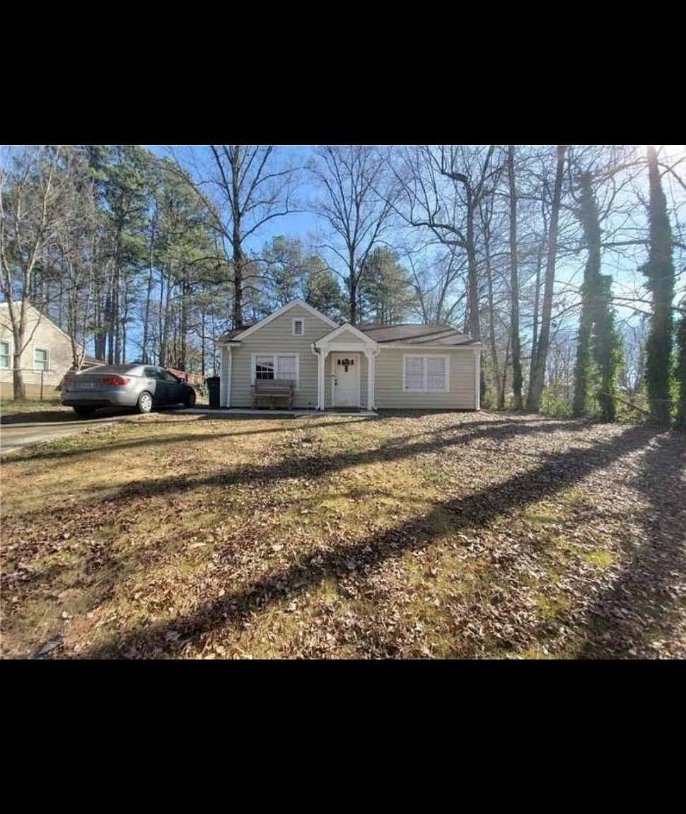 576 San Fernando Dr SE — Photo 1