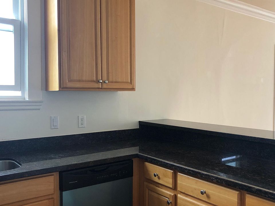 1st image of 2240 Lombard St #5