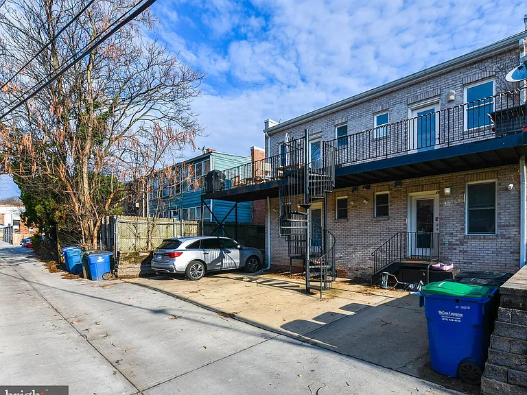 913 Quincy St NE #3 — Photo 47