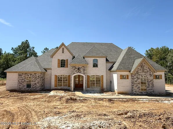 357 Poplar Ln, Holly Springs, MS 38635