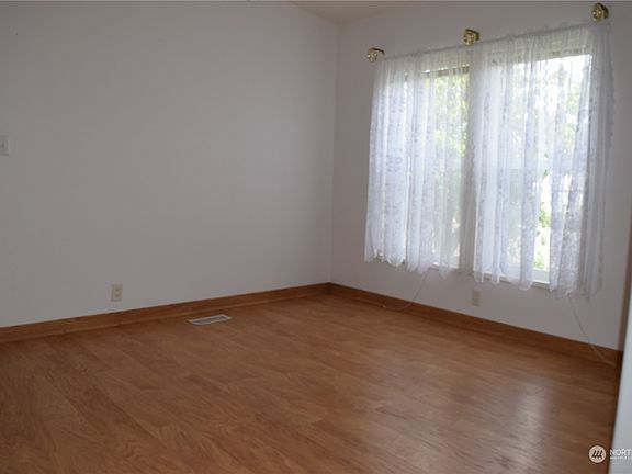 3rd image of 545 NE Villa Avenue