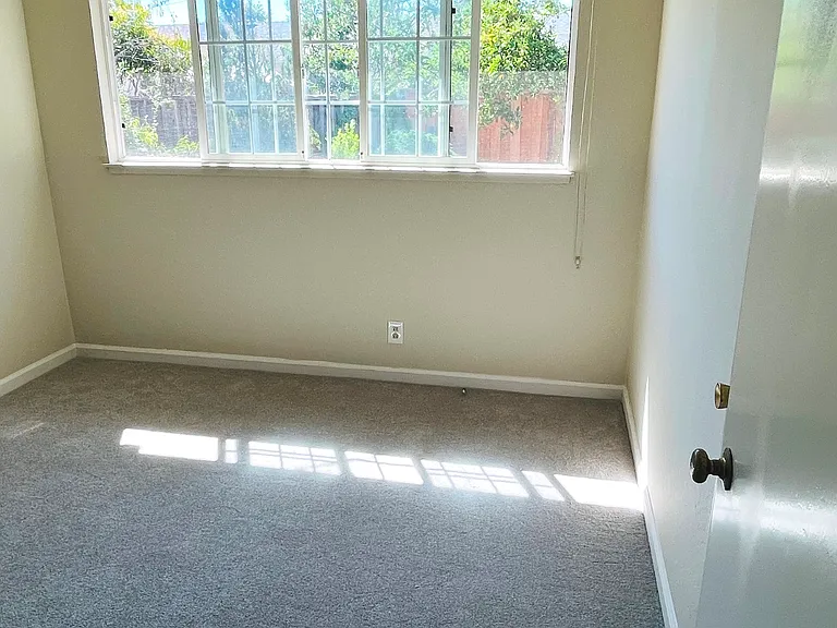 10460 Davison Ave — Photo 12