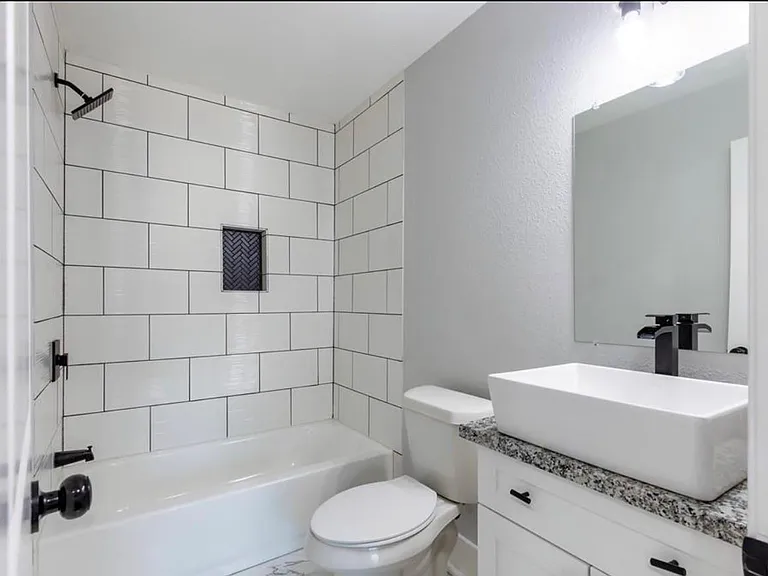 9807 Jaywood Dr — Photo 16
