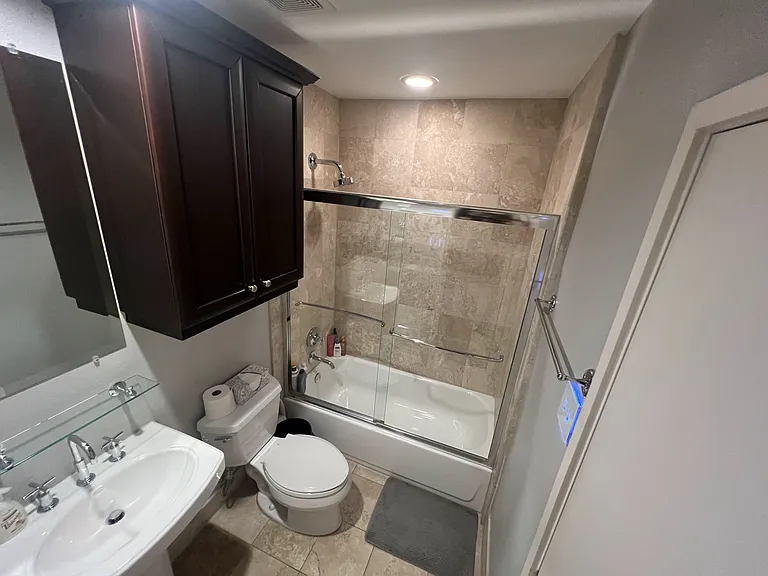 2411 N Hall St #6 — Photo 9