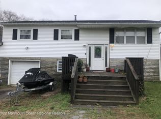 15 Lakeview Dr, South Toms River, NJ 08757