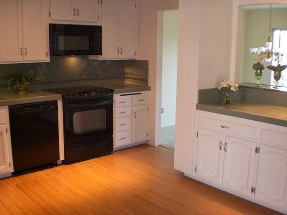 Large Kitchen w/Nook