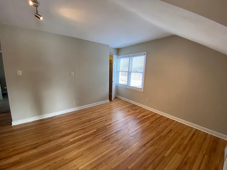 1647 1/2 Juno Ave — Photo 3