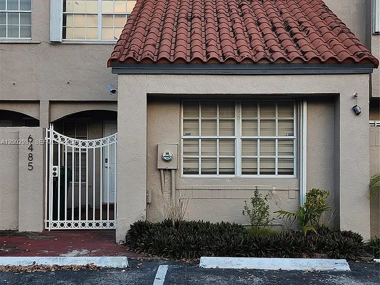 6485 SW 129th Ave — Photo 1