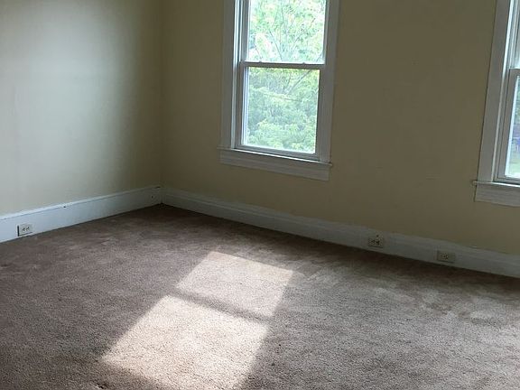 5th image of 3213 Bapaume Ave