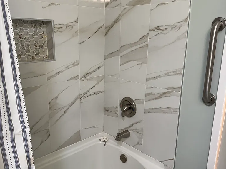 7000 Saranac St #9 — Photo 14
