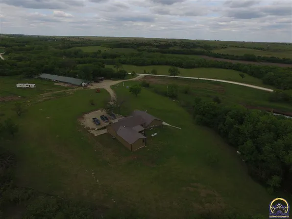 29384 Wabaunsee Rd, Alma, KS 66401