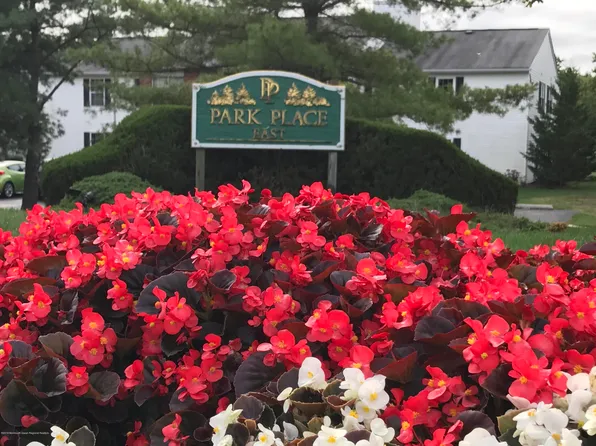 18 Frontier Way, Tinton Falls, NJ 07753