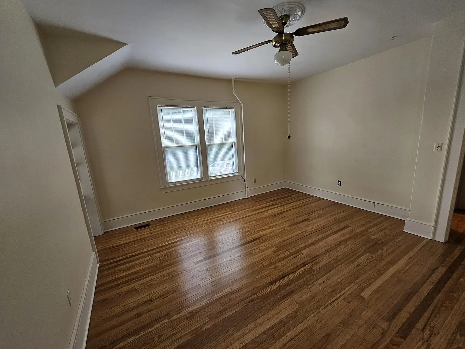 2 bed, 1200 sqft, $1,300 — Photo 3