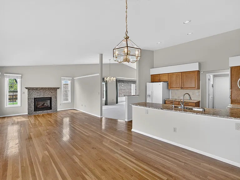 8970 Greenwich Ct — Photo 3