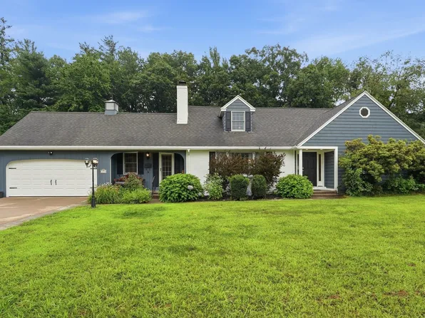 29 Shady Side Dr, Longmeadow, MA 01106