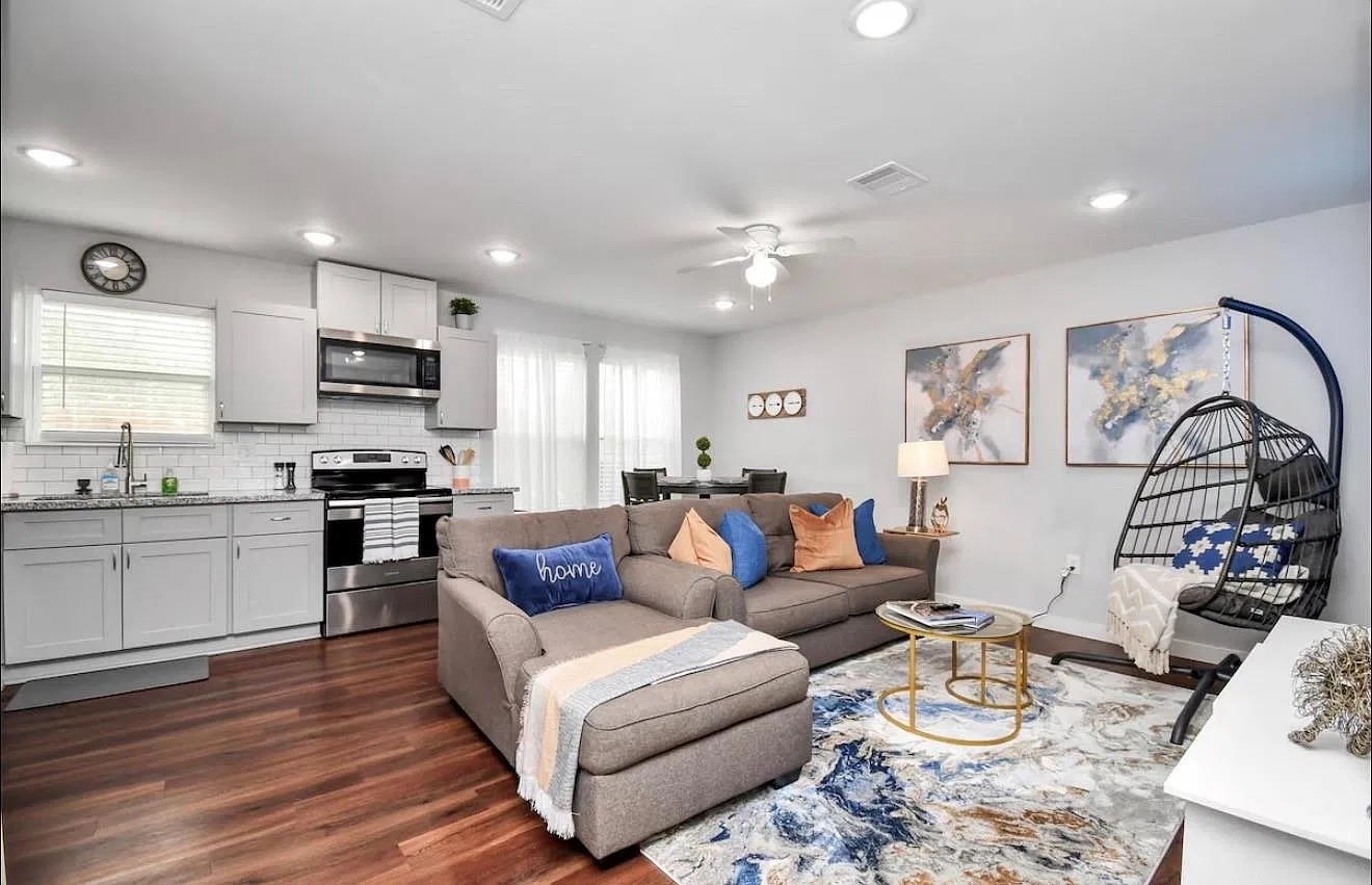 3 bed, 2.0 bath, 1160 sqft, $1,850 — Photo 1